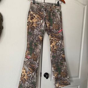 Under Armour camo dry and light cargo style pants
